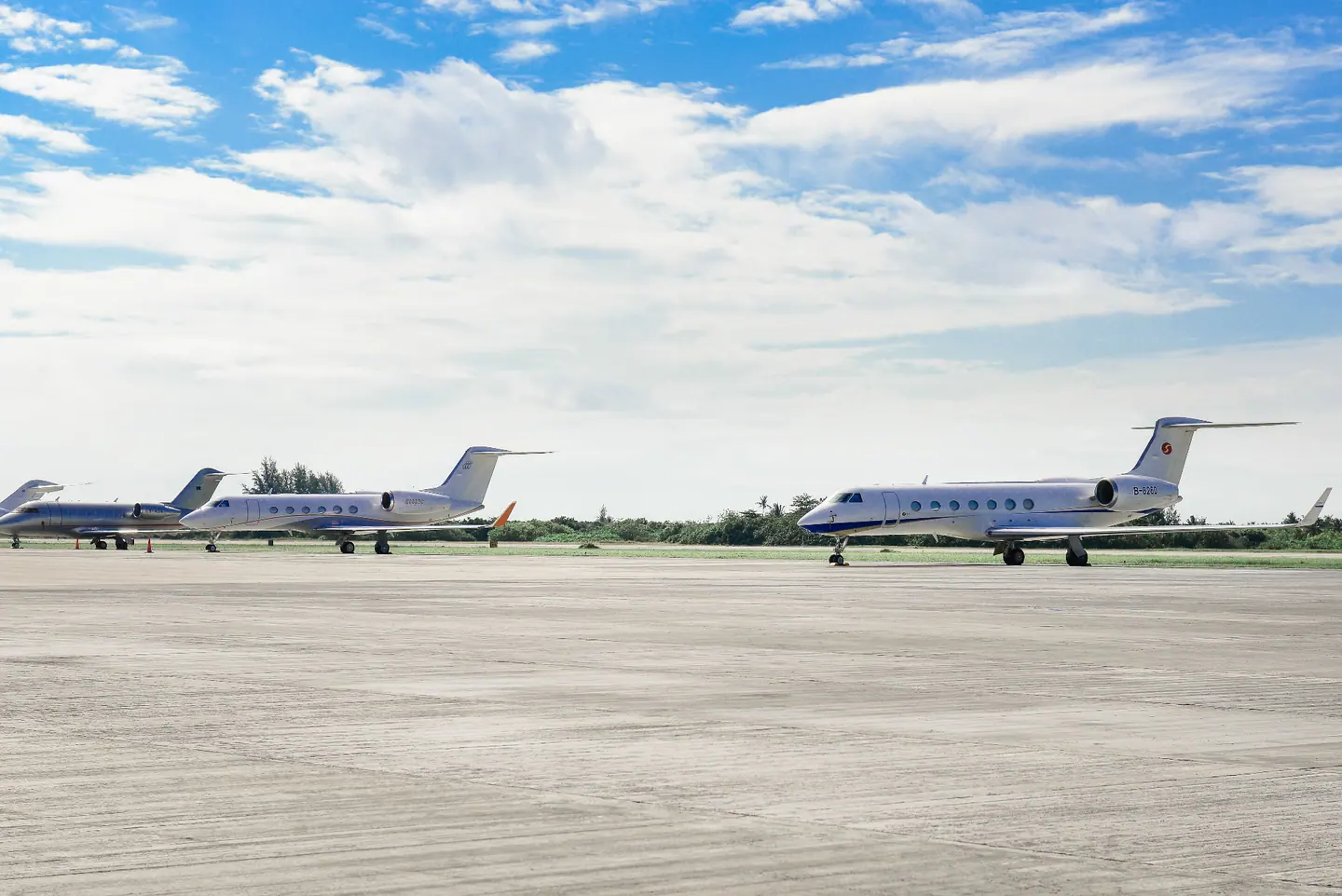 Vorstands-Chauffeur Stuttgart: Abholung direkt am Privatjet auf dem Vorfeld des Flughafens